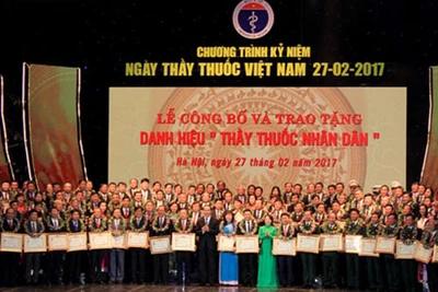 Chủ tịch nước trao danh hiệu "Thầy thuốc Nhân dân" cho 134 cá nhân