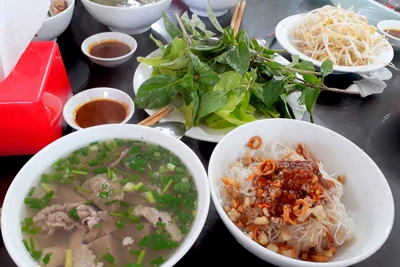 Một lần với "phở hai tô"