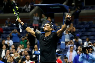 Federer thoát hiểm, Nadal vào vòng 3 Mỹ mở rộng