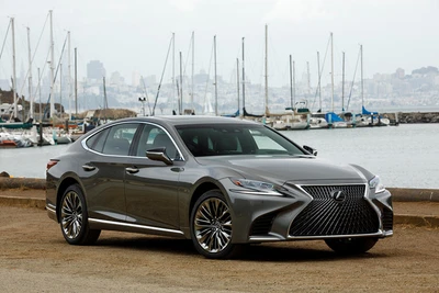 Lexus LS 2018 giá từ 75.000 USD, đe dọa Mercedes S-Class