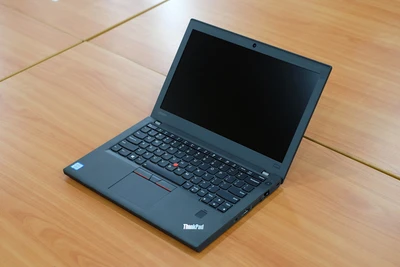 Laptop pin 21 tiếng của Lenovo