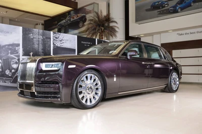 Chiêm ngưỡng siêu phẩm Rolls-Royce Phantom EWB tại Abu Dhabi