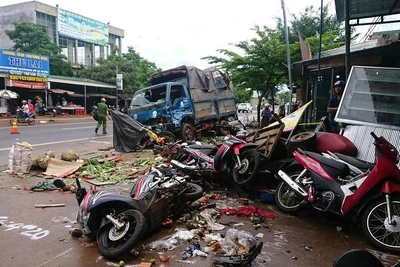 Vụ xe tải lao vào chợ khiến 5 người chết ở Đắk Nông: Khởi tố vụ án