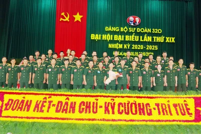 Đại tá Lê Văn Hùng tái đắc cử Bí thư Đảng ủy Sư đoàn 320