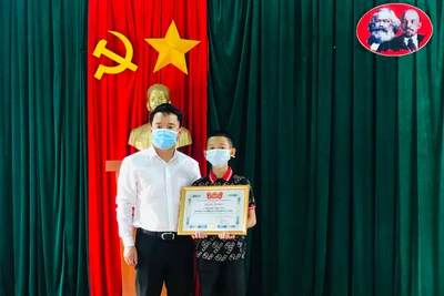 Khen thưởng hành động dũng cảm của em Trần Nguyễn Anh Duy cứu bạn thoát khỏi lưỡi hái tử thần