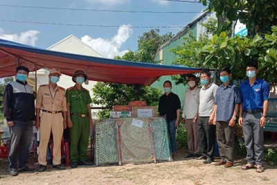 Krông Pa: Thăm, tặng quà lực lượng làm nhiệm vụ phòng-chống Covid-19