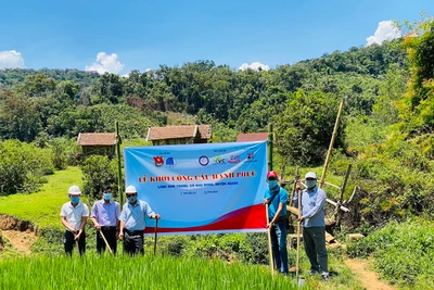 Khởi công "Cầu hạnh phúc" tại xã Đak Rong