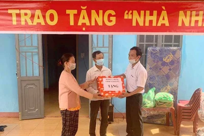 Đak Đoa: Tặng "Nhà nhân ái" cho hộ nghèo