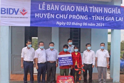 BIDV tại Gia Lai trao tặng 3 căn nhà tình nghĩa