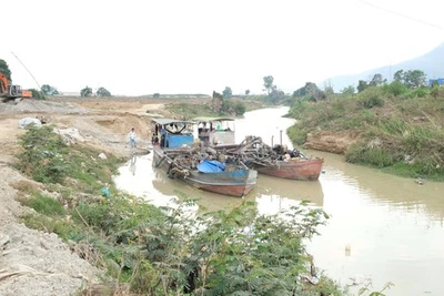 Đình chỉ công ty khai thác cát đắp đập, ngăn sông gây ô nhiễm trên sông Đa Nhim