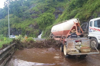 Lâm Đồng: Đèo Bảo Lộc sạt lở, giao thông ách tắc cục bộ kéo dài