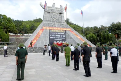 Kon Tum truy điệu và an táng chín hài cốt liệt sĩ