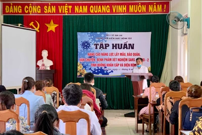 Gia Lai: Tập huấn nâng cao năng lực lấy mẫu xét nghiệm SARS-CoV-2