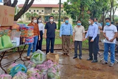 Hội Nông dân tỉnh thăm, tặng quà 2 khu cách ly tập trung tại huyện Chư Păh