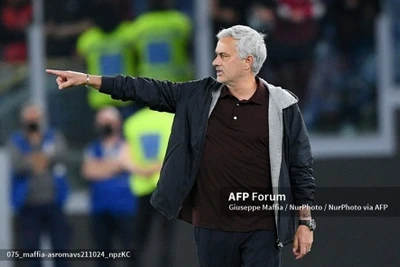 Kết quả AS Roma 0-0 Napoli: Jose Mourinho nhận thẻ đỏ