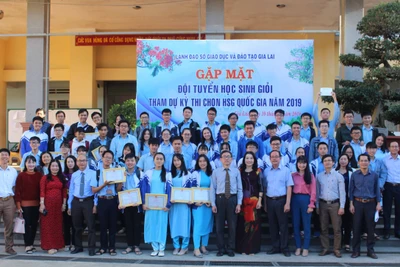 Gặp mặt đội tuyển thi học sinh giỏi lớp 12 cấp quốc gia