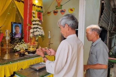 Cả làng lo tang người 'chịu tang cả làng'