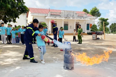 "Học làm chiến sĩ Công an": Trải nghiệm bổ ích