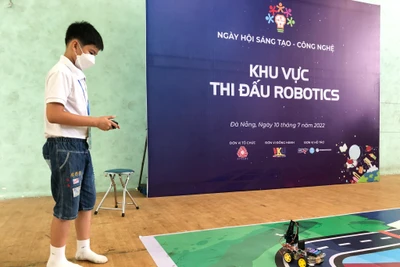 Gần 400 thí sinh khu vực miền Trung tranh tài tại hội thi Tin học trẻ