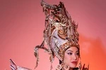 Trang phục dân tộc 30 kg 'Hùng ca biển cả' của Á hậu Kim Duyên tại Miss Supranational