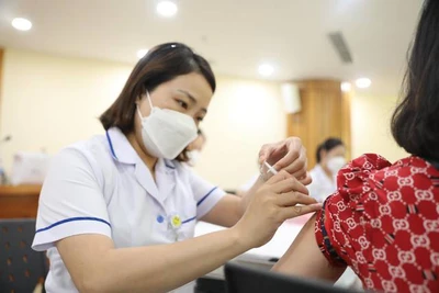 'Nơi nào chưa tiêm chủng đầy đủ, nơi đó có nguy cơ virus xâm nhập'