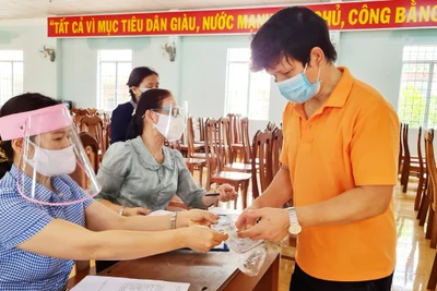 Pleiku chi trả 564 triệu đồng cho các hộ kinh doanh gặp khó khăn do dịch Covid-19