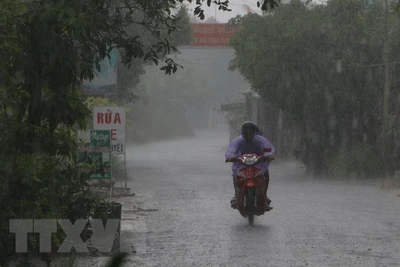 Bão số 1 đã suy yếu thành vùng áp thấp, Bắc Bộ có mưa rào và dông