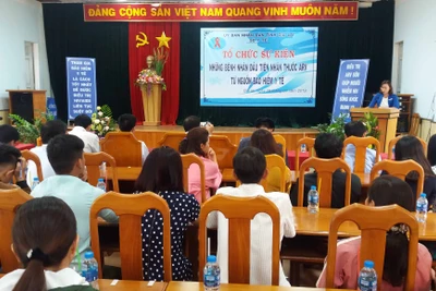 "Những bệnh nhân đầu tiên nhận thuốc ARV từ nguồn BHYT"