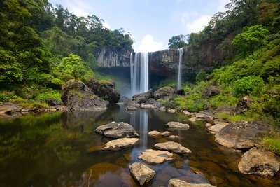 Trekking thác Hang Én giữa đại ngàn Gia Lai