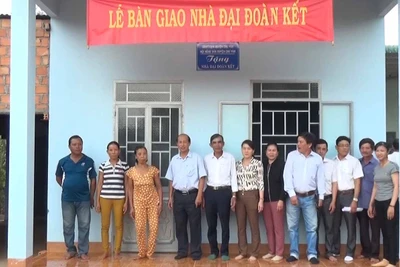 Chư Pah: Bàn giao nhà Đại đoàn kết cho hộ nghèo