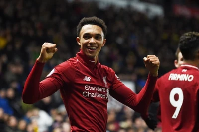 Alexander-Arnold lập siêu phẩm, Liverpool thắng đẹp Watford