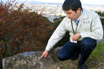 Dân Nhật phẫn nộ với người vẽ bậy chữ 'Hào'lên di tích thành cổ Yonago