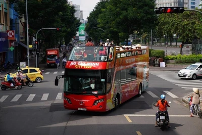 Đà Lạt lần đầu có xe buýt mui trần đưa du khách ngắm quanh thành phố  