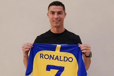 Ronaldo gia nhập Al-Nassr, nhận lương 200 triệu euro mỗi năm