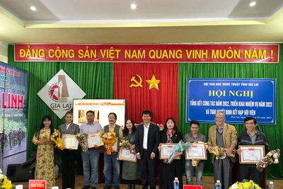 Hội Văn học Nghệ thuật Gia Lai khen thưởng 13 hội viên xuất sắc