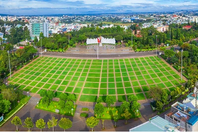 "Những người muôn năm cũ"