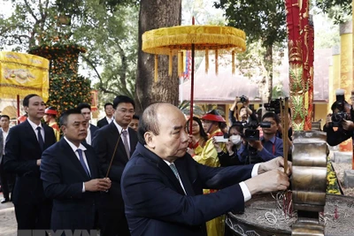 Xuân Quê hương 2023: Chủ tịch nước cùng các kiều bào dâng hương tại Điện Kính Thiên