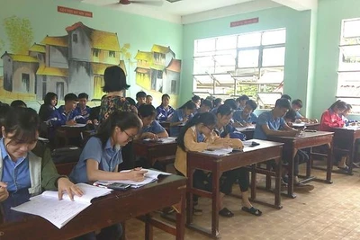 Gia Lai: Thí sinh vùng cao ôn tập ngày đêm trước cuộc "vượt vũ môn"