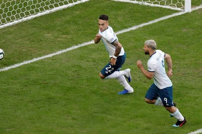 Argentina 2-0 Qatar: Lionel Messi và đồng đội vào tứ kết Copa America