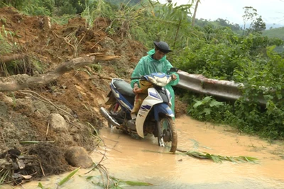 Gia Lai: Đường vào xã Ia Kreng bị sạt lở nghiêm trọng