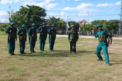 "Sao vuông" trong nắng thao trường