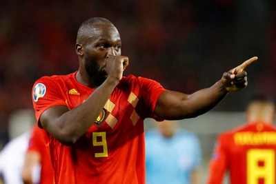 Lukaku lập cú đúp, Bỉ 'giựt' vé đầu tiên dự vòng chung kết Euro 2020