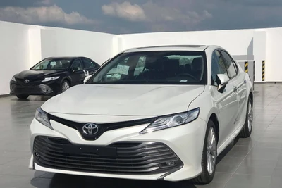 Toyota Camry độc chiếm phân khúc D, có còn cơ hội cho Honda Accord?