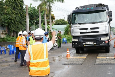 Tăng cường dẹp xe quá tải đường Hồ Chí Minh đoạn Gia Lai - Kon Tum