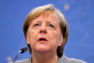 Ô tô lao vào cổng văn phòng Thủ tướng Đức Angela Merkel