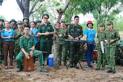 Hội Liên hiệp Phụ nữ huyện Đak Pơ tiếp sức cho chiến sĩ mới