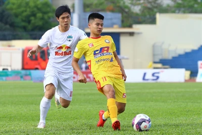 Công Phượng ghi bàn, Hoàng Anh Gia Lai đánh bại Thanh Hoá 2-1