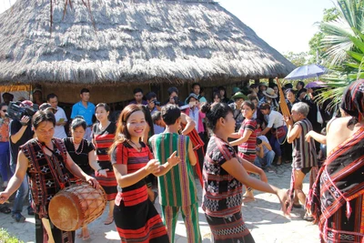 Xây dựng Làng văn hóa thành "địa chỉ đỏ" của 54 dân tộc anh em