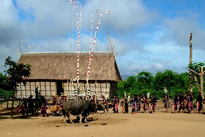 Nỗi lo cồng chiêng mất 'thiêng'