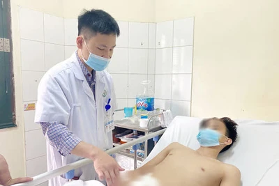 8 tiếng phẫu thuật cứu thanh niên 21 tuổi bị chấn thương ống dẫn tinh